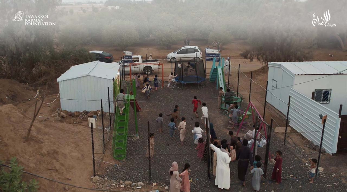 Tawakkol Karman Foundation funds establishment of playground for displaced children and kiosk for Um Bashair