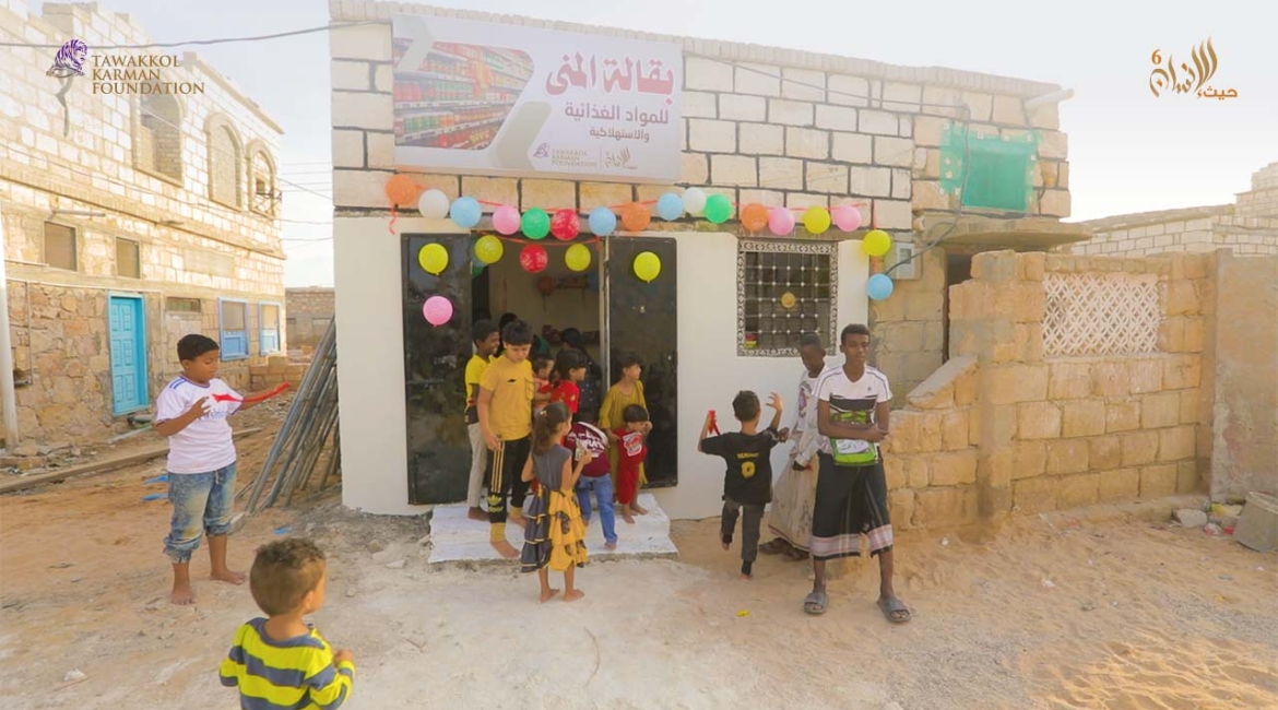 Tawakkol Karman Foundation hands over keys to home and project to woman in Hadramout